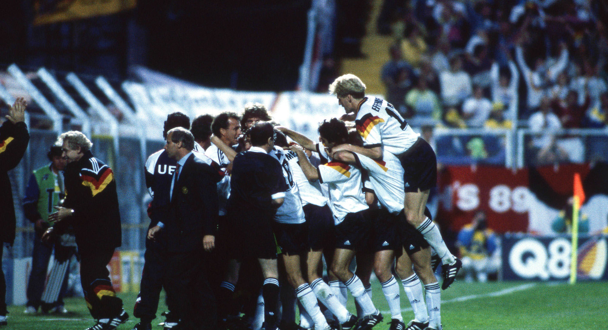 На Евро-1992 сборная СНГ была в 30 секундах от победы над чемпионами мира. Немцы сравняли красивым ударом со штрафного