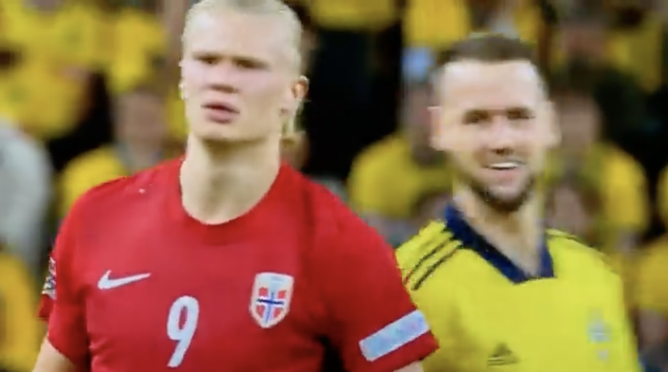 Холанд наехал на защитника сборной Швеции – говорит, что тот назвал его шлюхой. Швед все отрицает, но объяснения странные