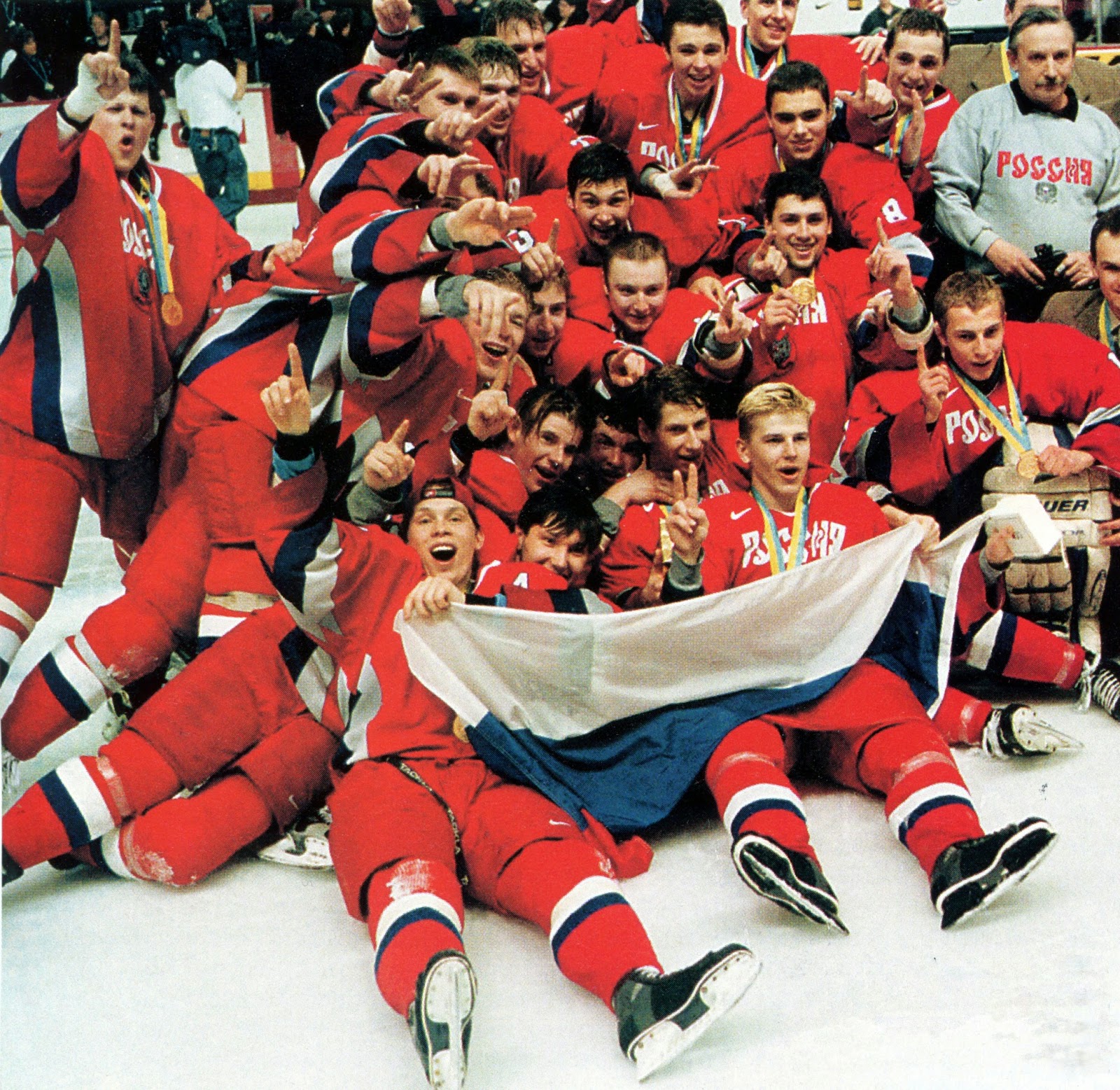 В 1999-м Россия впервые в новейшей истории выиграла МЧМ. В финале парни более чем в два раза перебросали Канаду