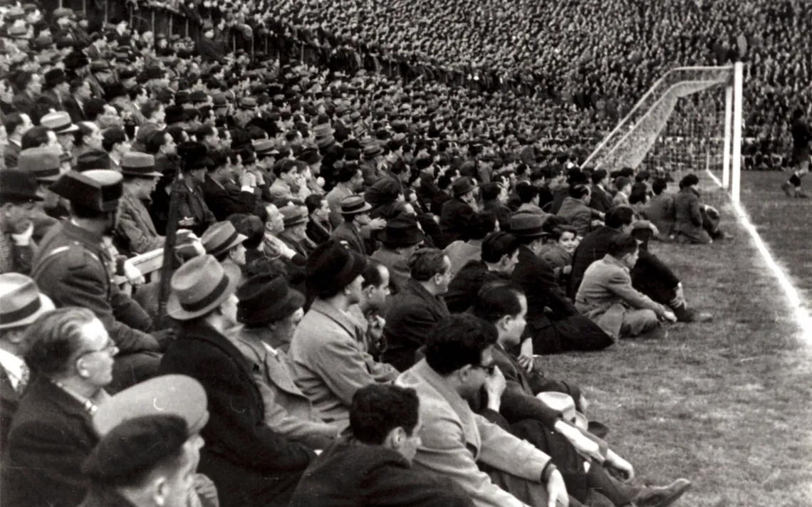 Сегодня исполняется 100 лет со дня закладки первого камня стадиона «Лес Кортс»