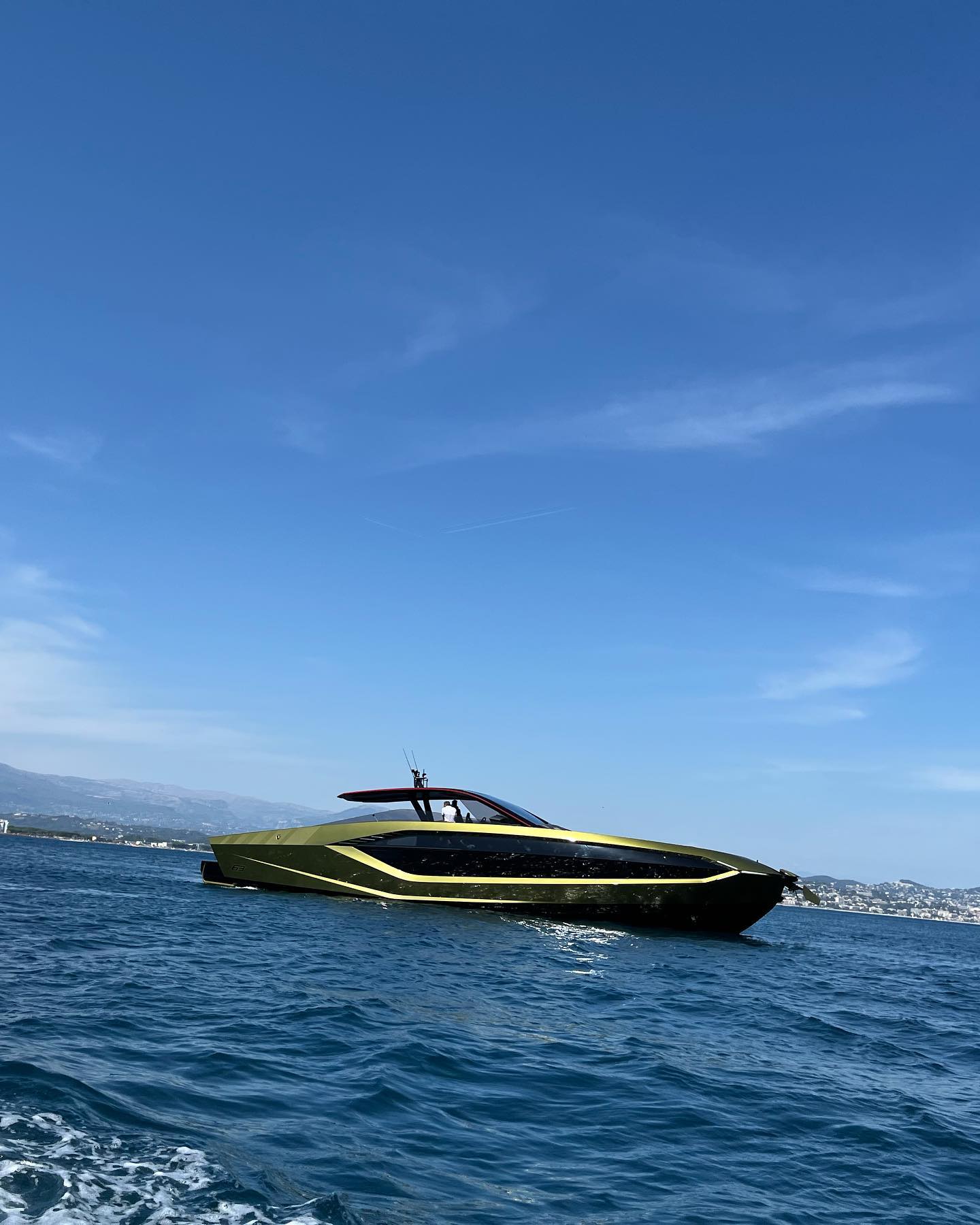 Фото из соцсетей: новая яхта Конора Lamborghini. Стоит 3 млн евро!