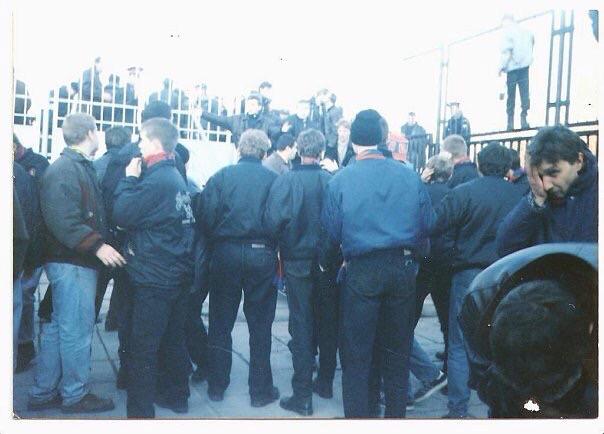 25 лет назад фанаты ЦСКА сорвали домашний матч команды. В знак протеста против подозрительного поражения аутсайдеру