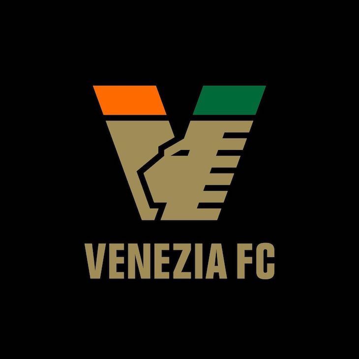 «Венеция» вернулась с новыми комплектами – сделали ребрендинг логотипа и снова позвали греческую модель