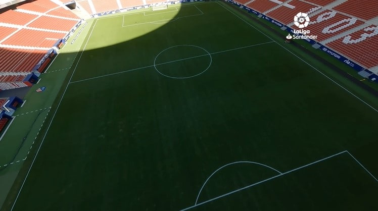 Дрон, показывающий каждый уголок стадиона – нововведение в трансляциях Ла Лиги. Он разгоняется до 180 км/ч за секунду и управляется полностью вручную