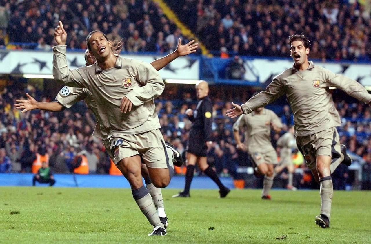 «Когда он забил, стадион будто поставили на паузу». В 2005-м Роналдиньо положил великий гол в ворота «Челси»