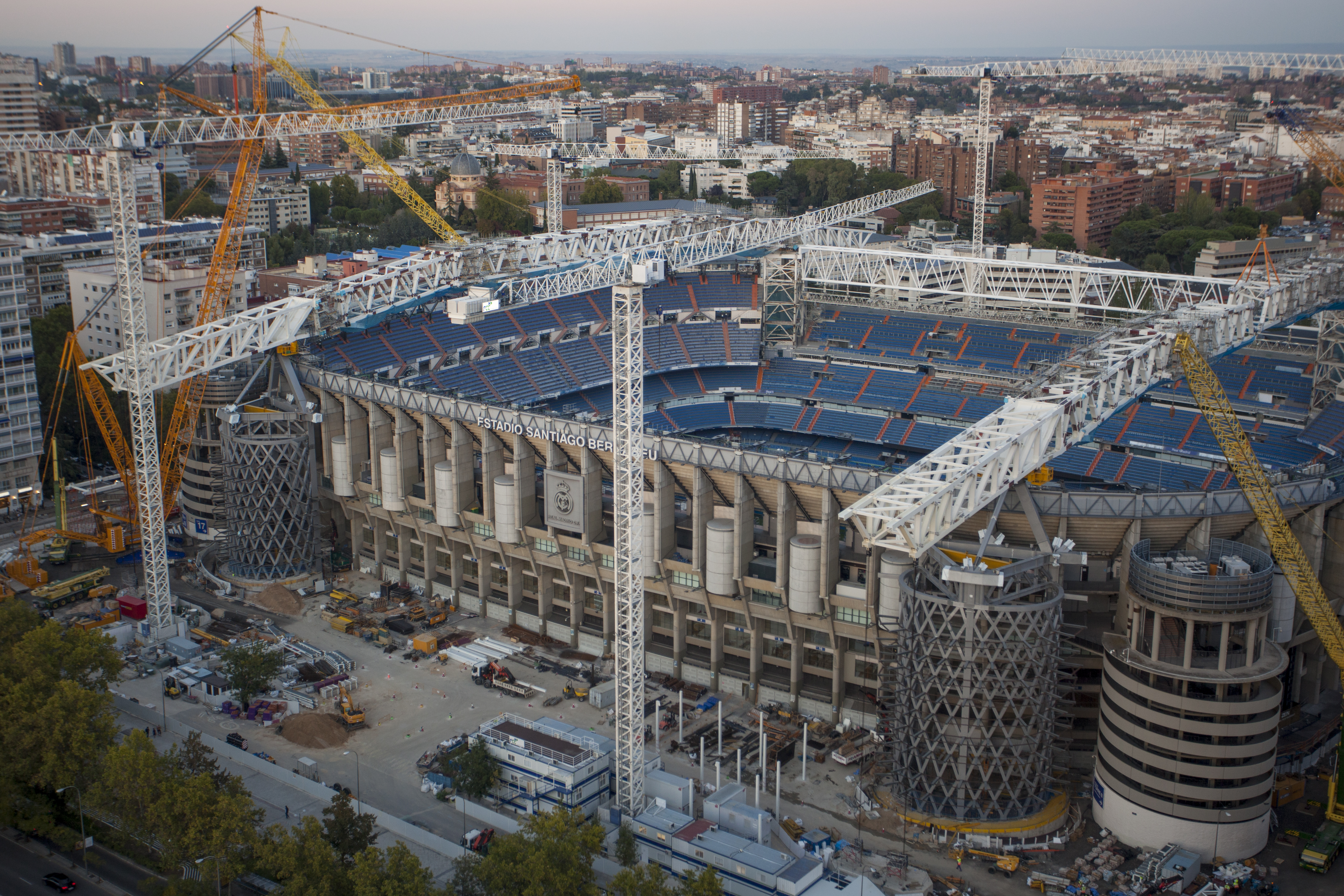 Обновленный «Бернабеу» станет одним из лучших стадионов в мире. Раздвижная крыша, рестораны Michelin, матчи по теннису