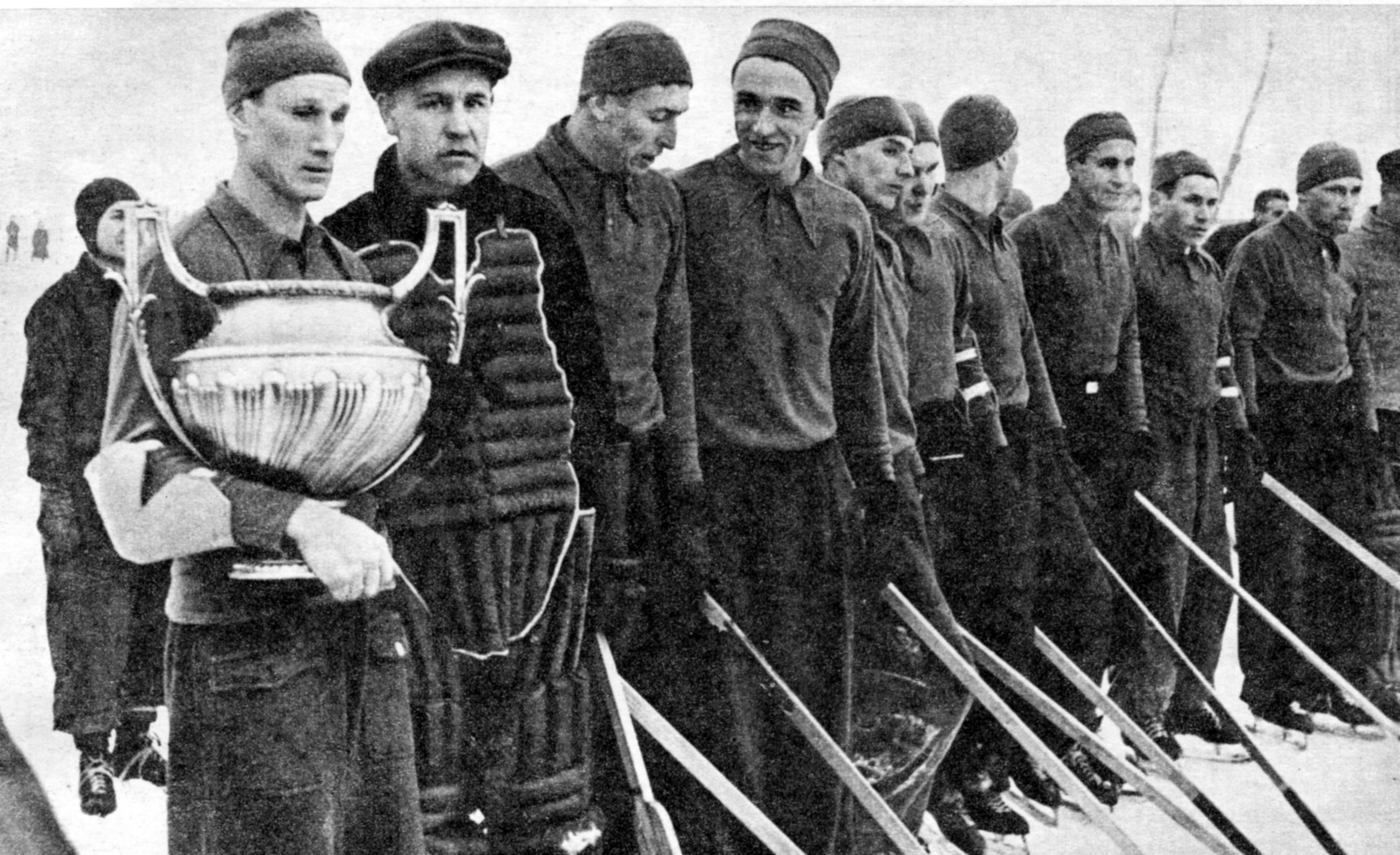 75 лет нашему хоккею! 22 декабря 1946 года стартовал первый чемпионат СССР: золото разыграли по разнице шайб