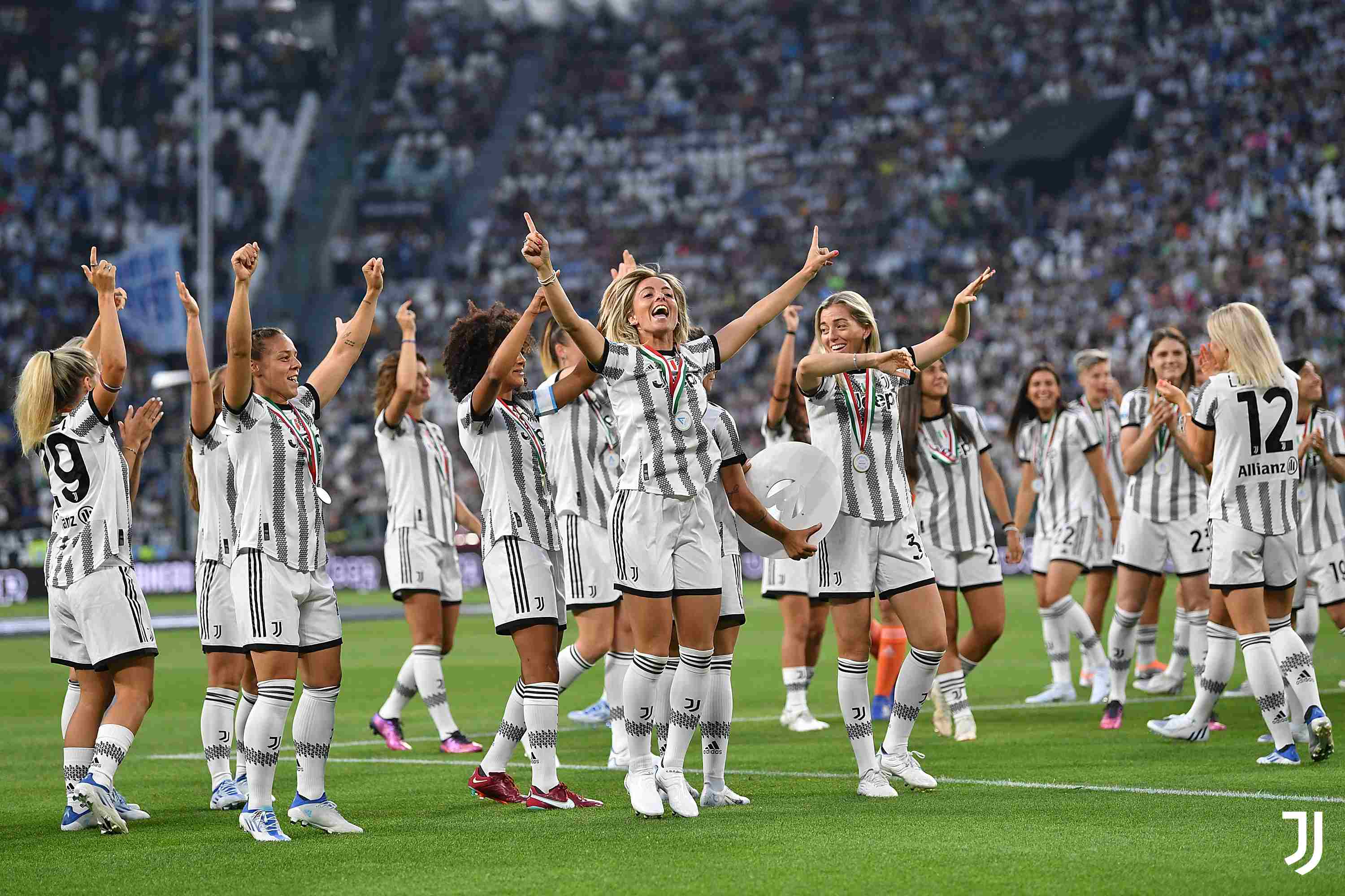 От трех девушек и шлепанцев, до пяти титулов подряд: как «Ювентус» изменил женский футбол в Италии