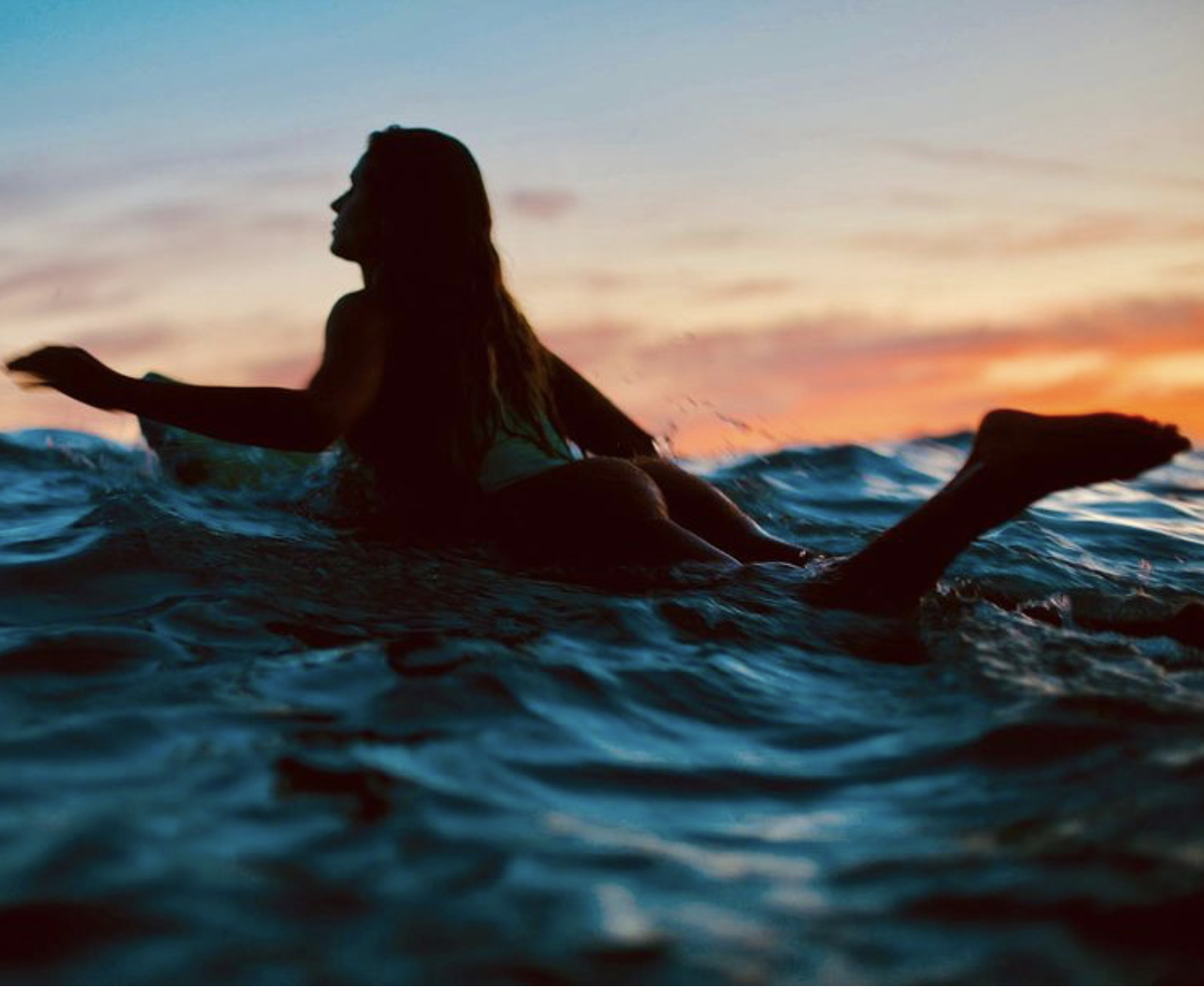 Анастасия Эшли — серфингистка и модель из Америки. В 2013 ее видео с разминкой перед турниром стало вирусным!
