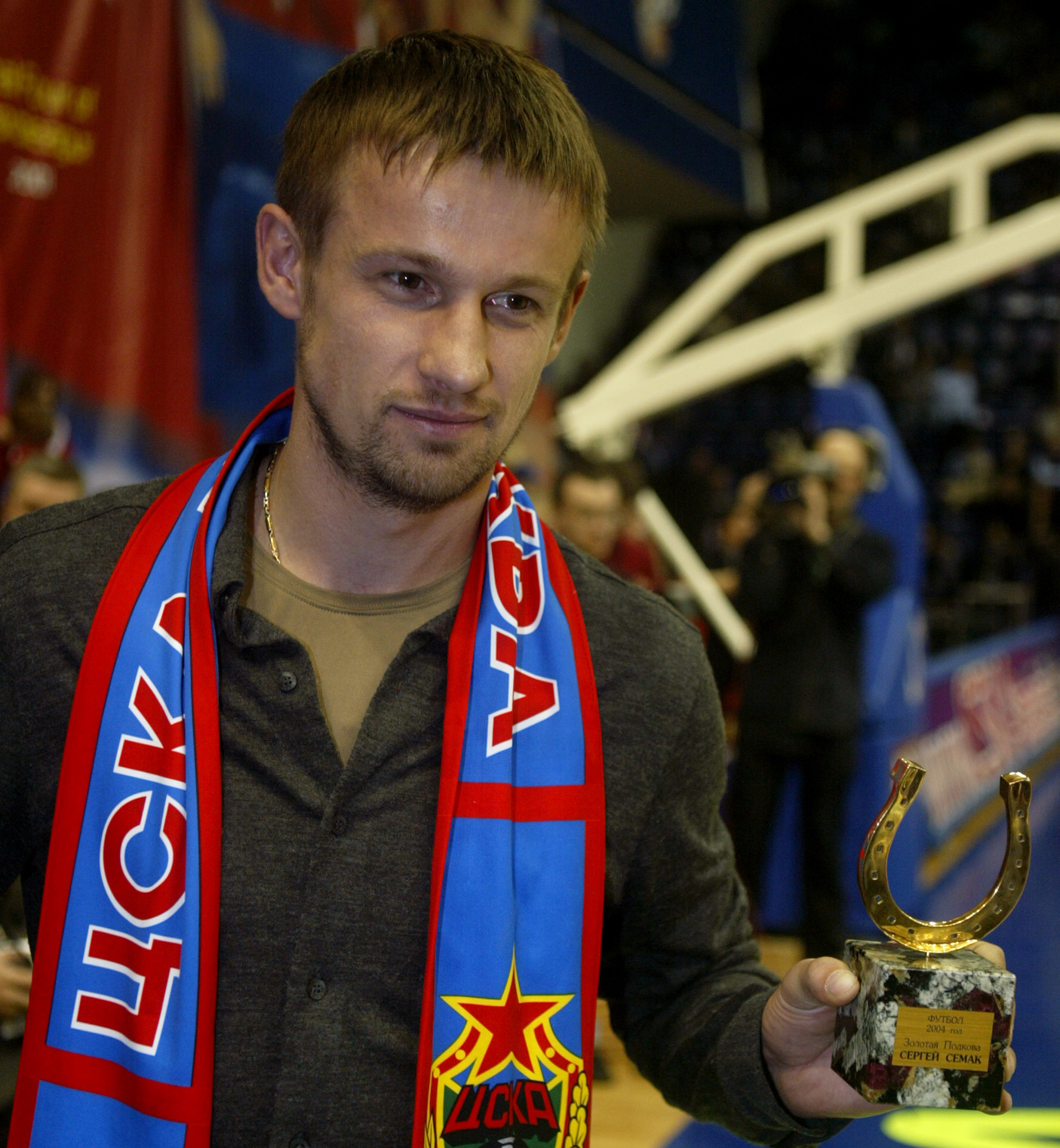 В 2007-м Семак забил 100-й гол в карьере – в ворота ЦСКА. Армейские фанаты отпраздновали мяч вместе с ним!