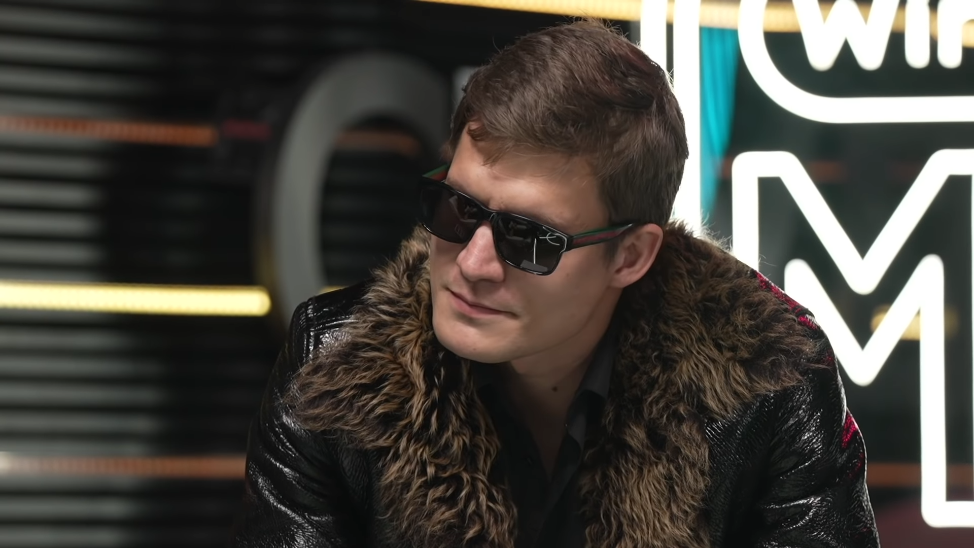 Актер Игорь Сильченко тащит ФК «Арт» в финал Медиалиги: у него покер в четвертьфинале. Он забивает, даже когда играет в воротах