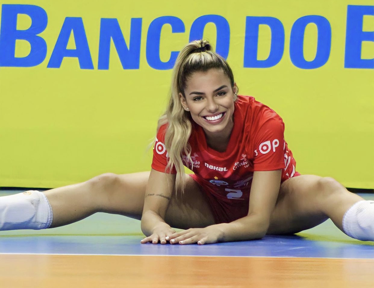 Бразильская волейболистка Кейла Алвес – звезда соцсетей. У нее больше 1,5 млн фолловеров