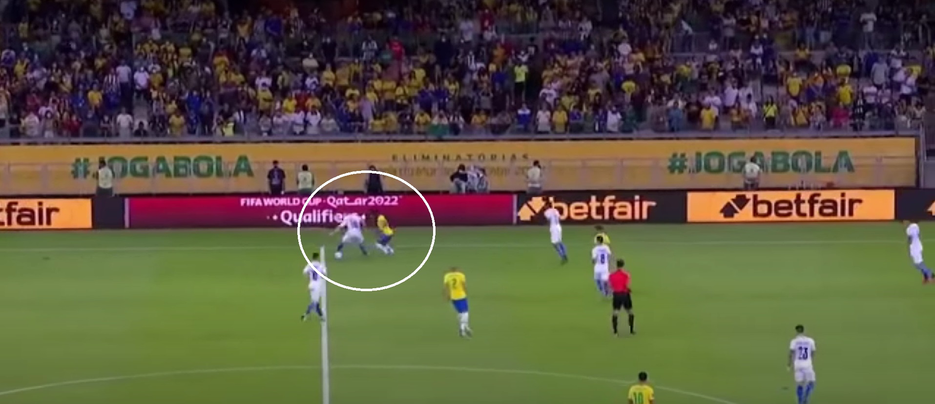 Винисиус издевается над игроками Парагвая: ровно 10 секунд волшебства